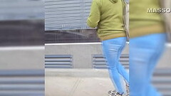 Un hombre extra&ntilde_o me pillo en la calle, se ofrecio a darme una follada antes de irme a casa.  Thumb