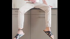 wichsen in birkenstock sandalen in der k&uuml_che Thumb