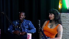 Teve fetiches estranhos que pediam para ela, gosta de ver mulheres se pegando, ela teve apoio da fam Thumb